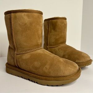 UGG Classic Short II Genuine Shearling Boots Kids’ Size 2M
